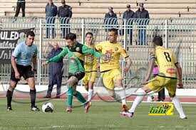 صورة : قبلة لتجنب البطاقة الحمراء ..!