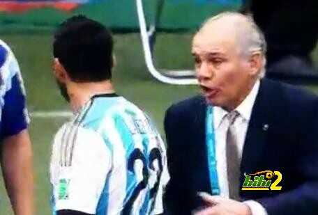 فيديو : شاهد ماذا فعل لافيتزي عندما كان سابيلا يعطيه التعليمات .؟