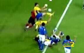 فيديو : لاعب برشلوني يعيد تكرار هدف ابراهيموفيتش المذهل في مرمى ايطاليا