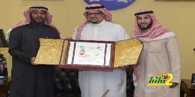 العنزى يدعو فيصل بن تركي لمباراة اعتزاله