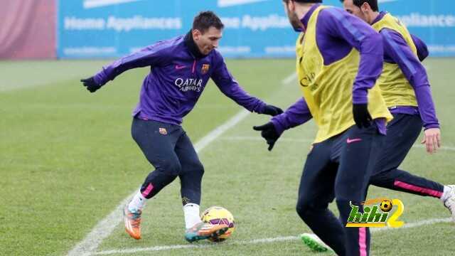 صور : برشلونة يستعد لمواجهة مالاجا في حضور انيستا
