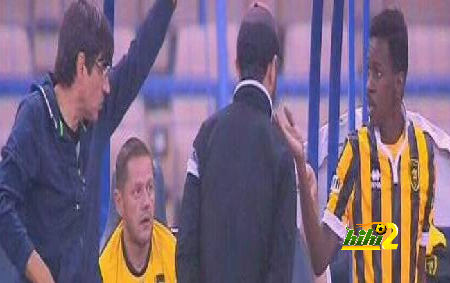 فيديو : بعد خلافهم علي دكة البدلاء فلاته يفتخ النار علي بيتوركا