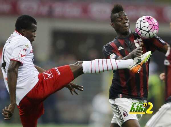 كاربي يفرض التعادل السلبي على ميلان في شوط المباراة الأول