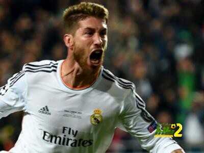 فيديو : مشجع مدريدي يفاجئ احد عشاق برشلونة بهدية غير متوقعة