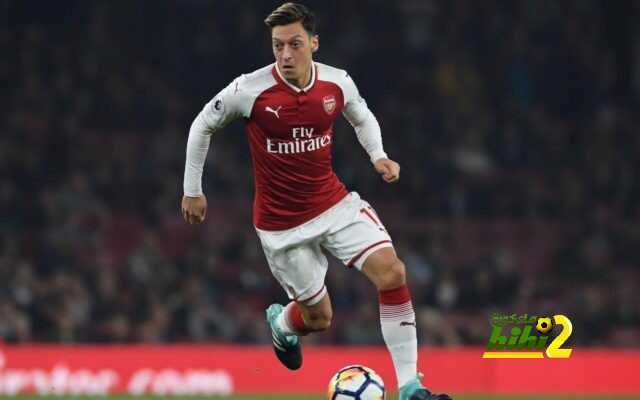 وكيل أعمال اوزيل: اللاعب سيبقى في البريميرليج