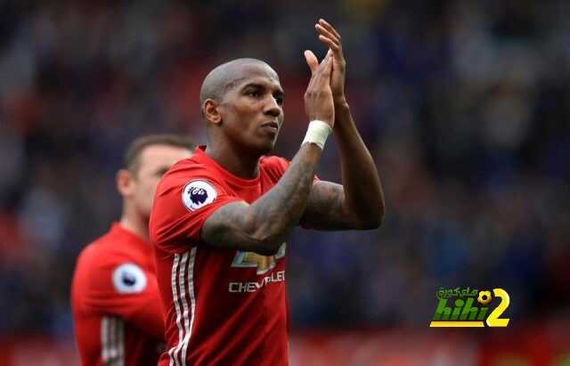 لاعب اليونايتد يجدد عقده مع الفريق