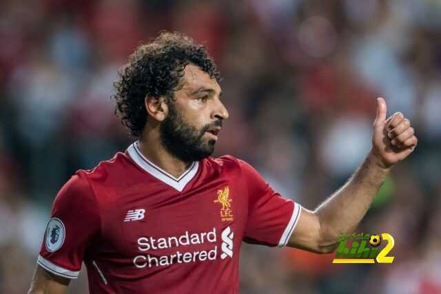 لينكير يهنيء صلاح على فوزه بالجائزة