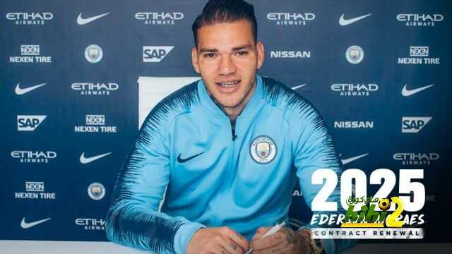 مانشستر سيتي يمدد عقد حارسه حتى عام 2025