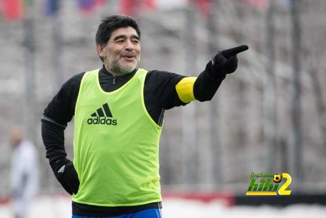 مارادونا يعرض خدماته على المنتخب الأرجنتيني