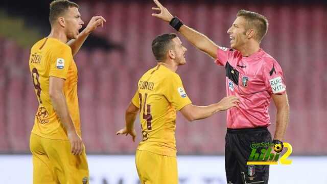 فيورنتينا يتقدم على روما بهدف في الشوط الأول