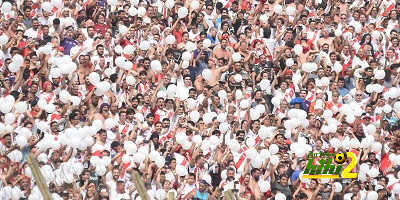 فيديو – جماهير ريفر بليت تستقبل فريقها في الفندق
