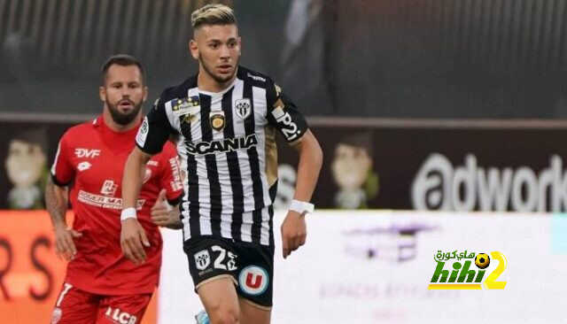 سبب الحكم بالسجن على نجم منتخب الجزائر !
