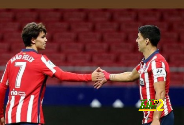 سواريز يهنئ فليكس على أدائه أمام قادش