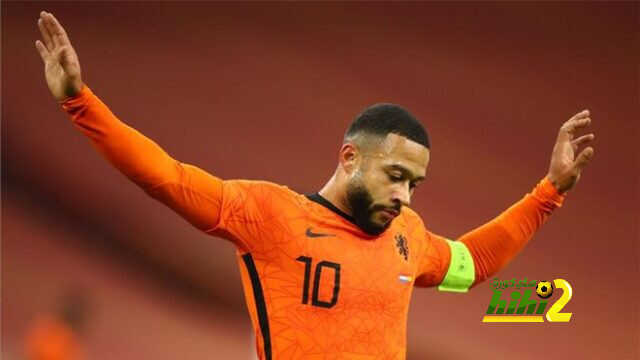 بوروسيا دورتموند ينافس برشلونة على ضم ديباي