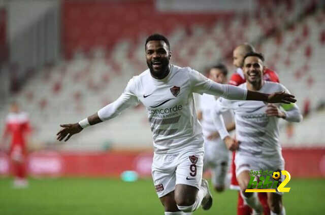 أوباميانج يُرشح هداف الدوري التركي للجانرز!