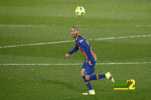 برشلونة يجدد عقد مينجويزا