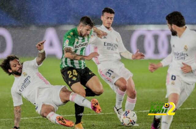 خبير تحكيمي ينصف ريال مدريد بسبب لمسة يد مدافع بيتيس