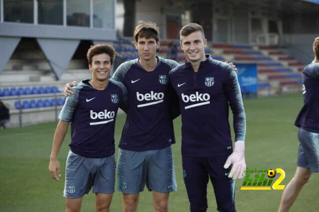 حارس برشلونة يطلب الرحيل