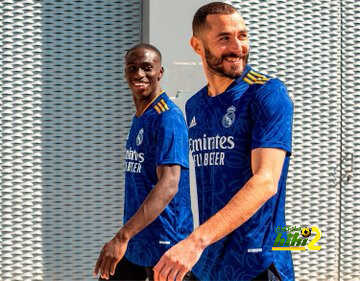 صور من تقديم لاعبي ريال مدريد للقميص الثاني لموسم 2021 / 2022