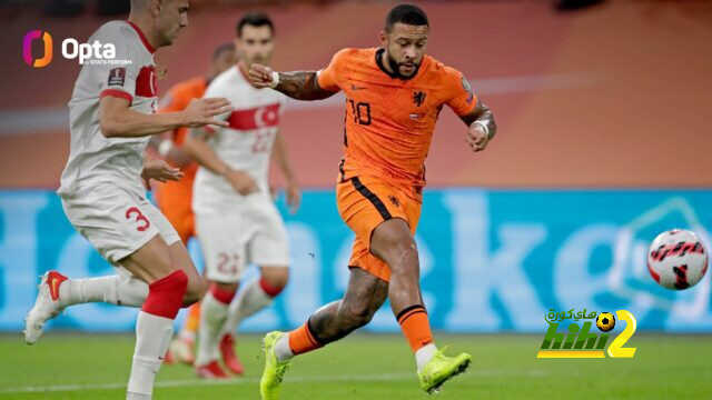 ديباى يتساوى مع كرويف ولينسترا، ويصبح ثامن هدافي هولندا!