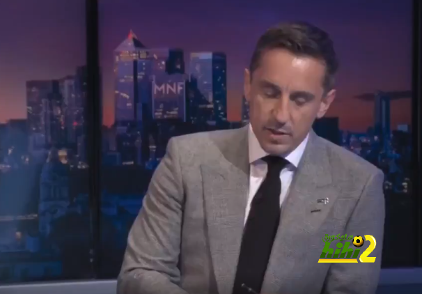 نيفيل يدخل في شجار مع جمهور رونالدو وميسي