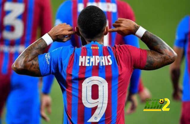 إنريكي يدعو ديباي للهروب من برشلونة