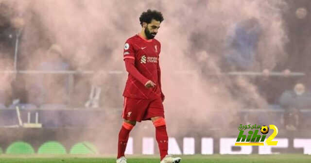 أسطورة البريميرليج يتغزل في محمد صلاح