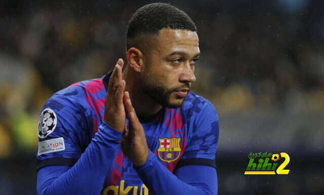 برشلونة يطرد ديباي