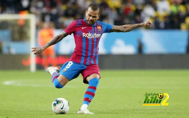 أول رد فعل من داني ألفيش بعد قرار استبعاده من قائمة الدوري الأوروبي