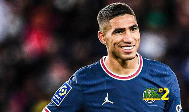 صور: فرحة حكيمي بعد التتويج بالدوري الفرنسي