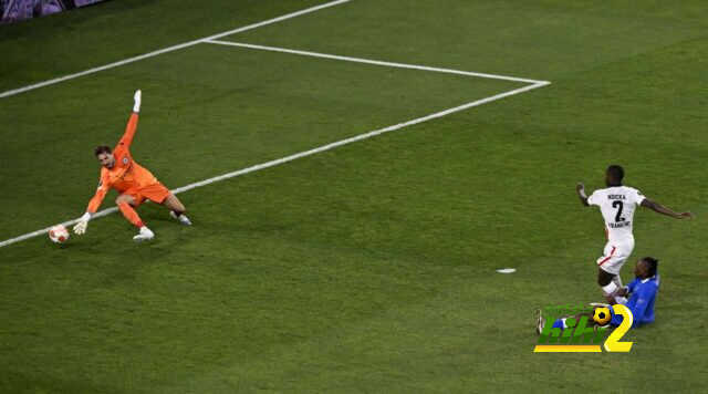 رسميًا – فرانكفورت بطلًا للدوري الأوروبي، والحارس تراب عريس الليلة!
