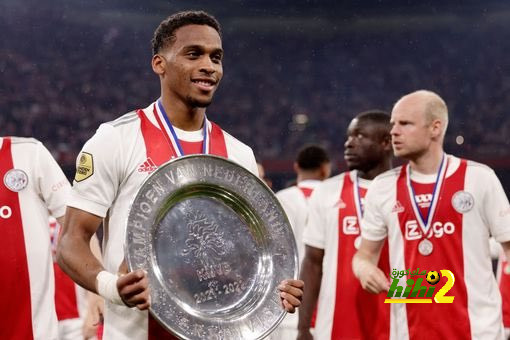 لاعب أياكس يرحب بالإنضمام لـ مانشستر يونايتد