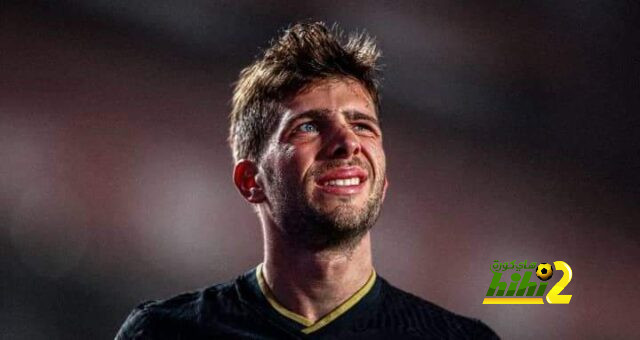 رسميا .. برشلونة يعلن تمديد عقد سيرجيو روبيرتو