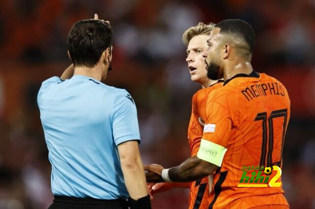تشافي في حيرة .. 5 أسماء ترفض فكرة الرحيل عن برشلونة