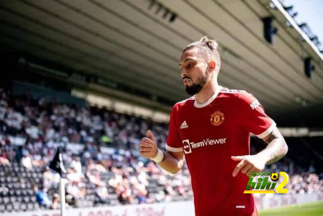 لاعب فينورد يُطيح بـ تيليس من مانشستر يونايتد