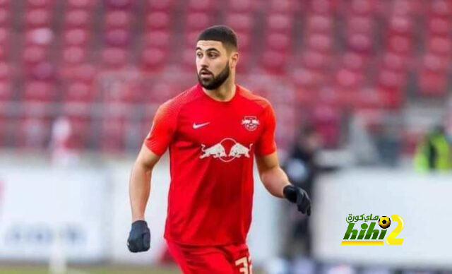 مانشستر ستي يحدد بديل ناثان ٱكي في خط الدفاع