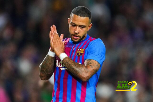تشافي يحدد موقفه من بقاء ديباى مع برشلونة