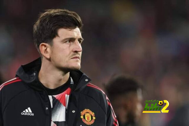 مدرب مانشستر يونايتد يساند ماجواير ويقف في وجه الجمهور