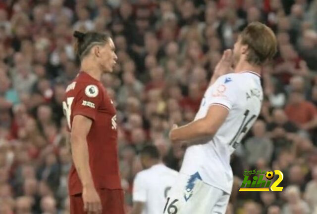 جماهير ليفربول تهدد مدافع كريستال بالاس بالقتل!