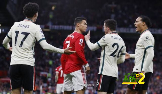الكشف عن حكم مباراة ليفربول ومانشستر يونايتد في الدوري الإنجليزي