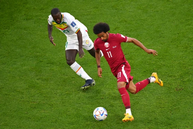 منتخب السنغال يضرب قطر بهدف في الشوط الأول