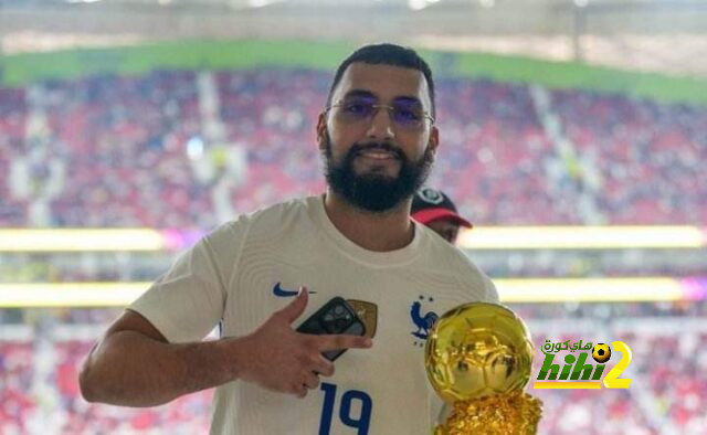 شبيه كريم بنزيما يظهر في مدرجات فرنسا و بولندا