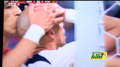 لاعب المغرب يقبل رأس بيبي، والسبب..
