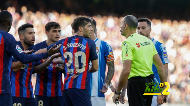 لاعب برشلونة يقترب من تمديد تعاقده