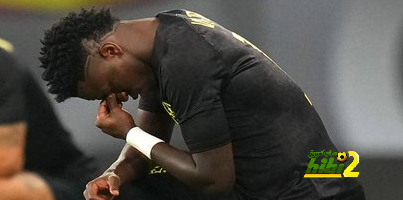فيديو: شر البلية ما يضحك … مباراة البرازيل ضد العنصرية وحارس الأمن الاسباني يرمي الموز على الجمهور البرازيلي