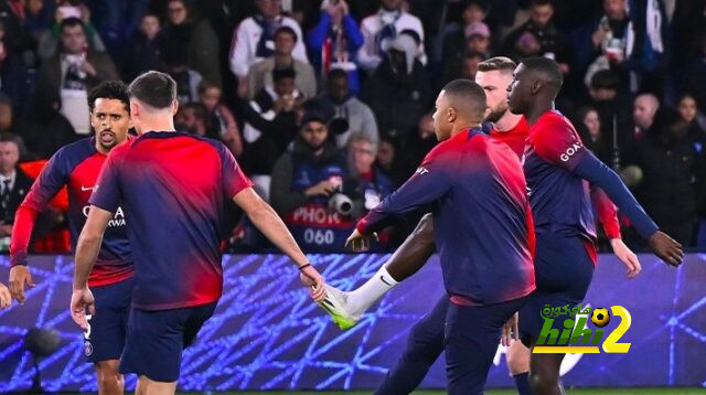 إحماء باريس سان جيرمان قبل مباراة ميلان في دوري أبطال أوروبا