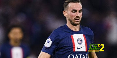 صحفي ينصح برشلونة بضم لاعب وسط باريس