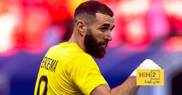 بنزيما يحلم بتعاقد الاتحاد مع هذا المدرب