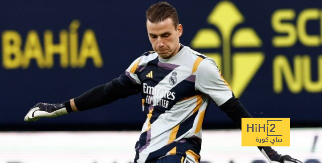 حراس ريال مدريد يؤدون عمليات الإحماء قبل لقاء قادش
