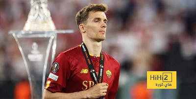 لاعب ليدز يونايتد يسعى لمواصله مشواره مع روما